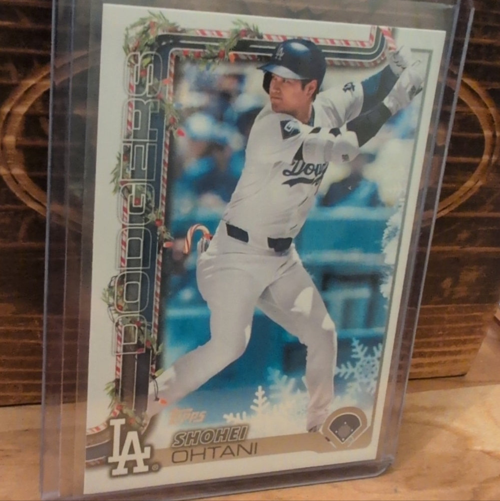 2025 Topps Holiday Shohei Ohtani Image Variation Candy Cane Bat SP Dodgers